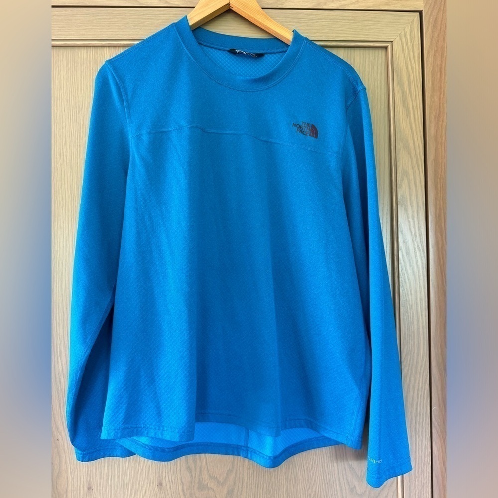 The North Face Men's Flashdry High Low Performance Long Sleeve Top / Large